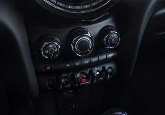 Подержанный автомобиль MINI Hatch 2019 года (14 фото)