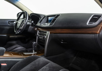 Подержанный автомобиль Nissan Teana 2011 года (11 фото)