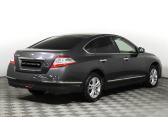 Подержанный автомобиль Nissan Teana 2013 года (5 фото)