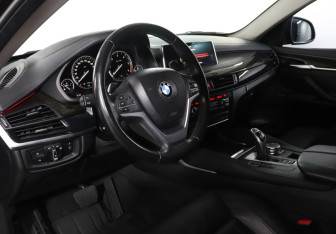 Подержанный автомобиль BMW X6 2016 года (13 фото)