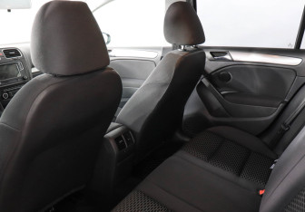 Подержанный автомобиль Volkswagen Golf Hatchback 2010 года (8 фото)