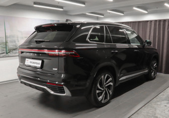 Подержанный автомобиль Geely Monjaro 2024 года (4 фото)