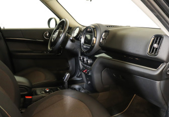 Подержанный автомобиль MINI Countryman 2020 года (14 фото)