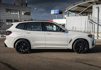 Подержанный автомобиль BMW X3 2022 года (4 фото)