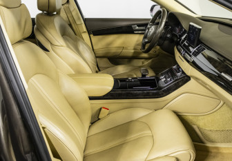 Подержанный автомобиль Audi A8 2014 года (10 фото)