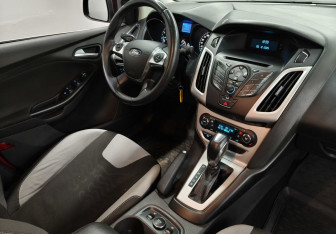 Подержанный автомобиль Ford Focus Sedan 2013 года (11 фото)
