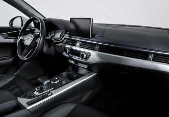Подержанный автомобиль Audi A4 Sedan 2018 года (9 фото)