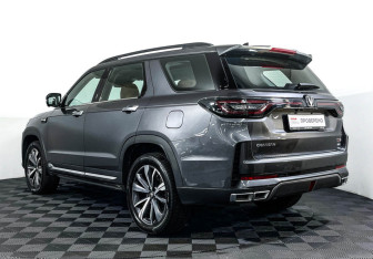Подержанный автомобиль Changan CS95 2023 года (7 фото)