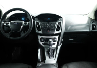 Подержанный автомобиль Ford Focus Wagon 2013 года (10 фото)