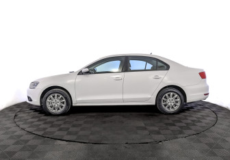 Подержанный автомобиль Volkswagen Jetta Sedan 2013 года (8 фото)