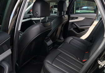 Подержанный автомобиль Audi A4 Sedan 2019 года (10 фото)