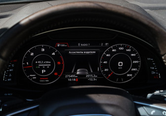 Подержанный автомобиль Audi Q7 2016 года (32 фото)