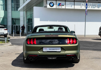 Подержанный автомобиль Ford Mustang Convertible 2018 года (23 фото)