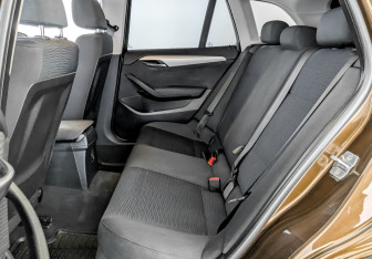 Подержанный автомобиль BMW X1 2012 года (12 фото)