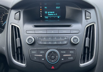 Подержанный автомобиль Ford Focus Hatchback 2016 года (15 фото)