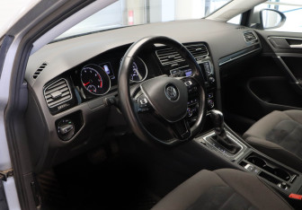 Подержанный автомобиль Volkswagen Golf Hatchback 2015 года (7 фото)