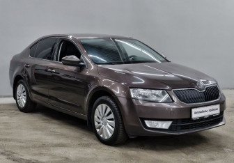 Подержанный автомобиль Skoda Octavia Liftback 2014 года (3 фото)