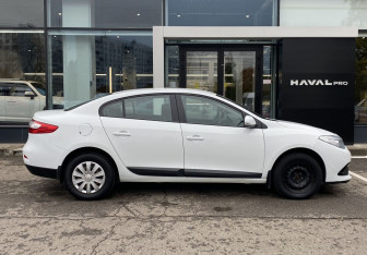 Подержанный автомобиль Renault Fluence 2013 года (4 фото)