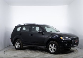 Подержанный автомобиль Mitsubishi Outlander 2010 года (3 фото)