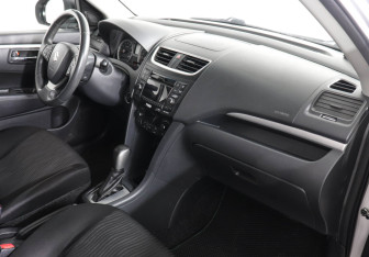 Подержанный автомобиль Suzuki Swift Hatchback 2013 года (10 фото)