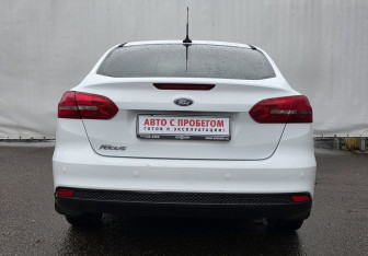 Подержанный автомобиль Ford Focus Sedan 2017 года (6 фото)