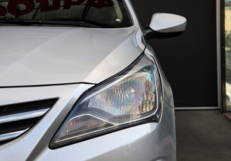 Подержанный автомобиль Hyundai Solaris Hatchback 2015 года (19 фото)