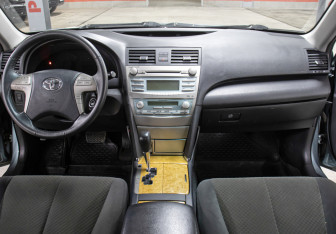 Подержанный автомобиль Toyota Camry Sedan 2006 года (14 фото)