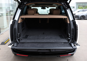 Подержанный автомобиль Land Rover Range Rover 2025 года (10 фото)