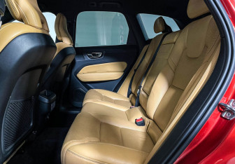 Подержанный автомобиль Volvo XC60 2018 года (10 фото)