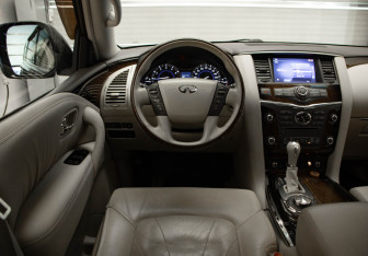 Подержанный автомобиль Infiniti QX56 2012 года (9 фото)