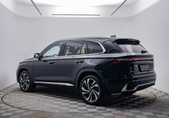 Подержанный автомобиль Geely Monjaro 2023 года (6 фото)