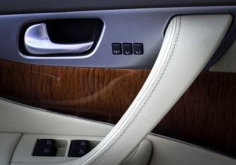 Подержанный автомобиль Infiniti QX70 2015 года (21 фото)