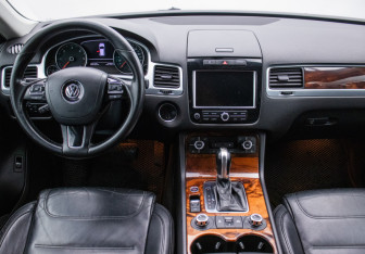 Подержанный автомобиль Volkswagen Touareg 2011 года (13 фото)
