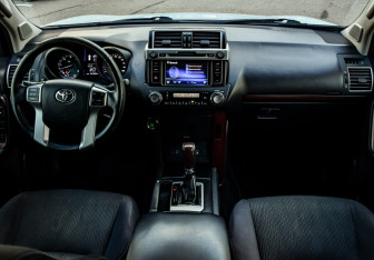 Подержанный автомобиль Toyota Land Cruiser Prado 2014 года (11 фото)