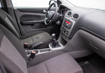 Подержанный автомобиль Ford Focus Hatchback 2010 года (9 фото)