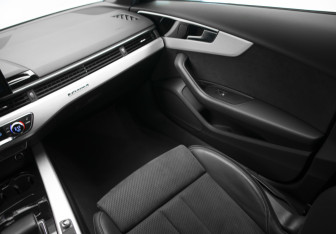 Подержанный автомобиль Audi A4 Sedan 2021 года (24 фото)