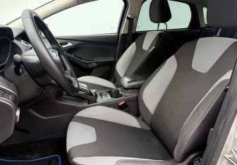 Подержанный автомобиль Ford Focus Sedan 2012 года (10 фото)