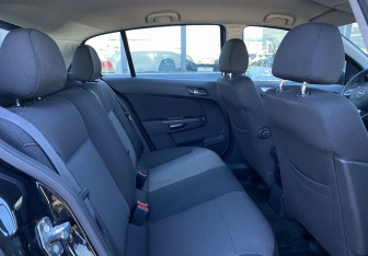 Подержанный автомобиль Opel Astra Hatchback 2014 года (21 фото)