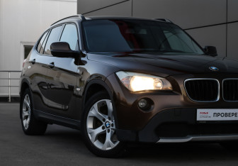 Подержанный автомобиль BMW X1 2011 года (20 фото)