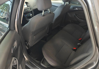 Подержанный автомобиль Ford Focus Wagon 2016 года (15 фото)