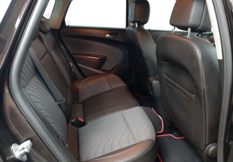 Подержанный автомобиль Opel Astra Hatchback 2013 года (11 фото)