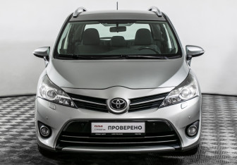Подержанный автомобиль Toyota Verso 2013 года (2 фото)
