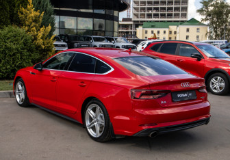 Подержанный автомобиль Audi A5 Liftback 2019 года (5 фото)