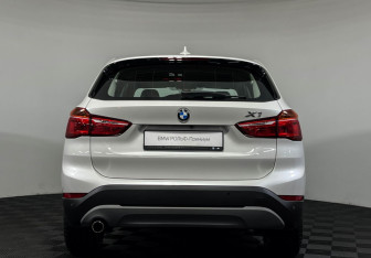 Подержанный автомобиль BMW X1 2016 года (4 фото)