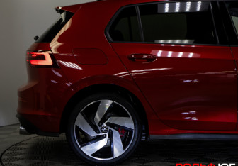 Подержанный автомобиль Volkswagen Golf GTI Hatchback 2021 года (36 фото)