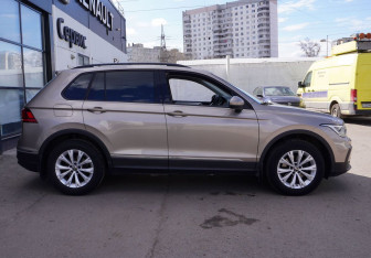 Подержанный автомобиль Volkswagen Tiguan 2020 года (5 фото)