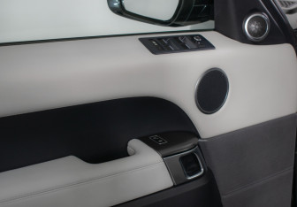 Подержанный автомобиль Land Rover Range Rover Sport 2014 года (16 фото)