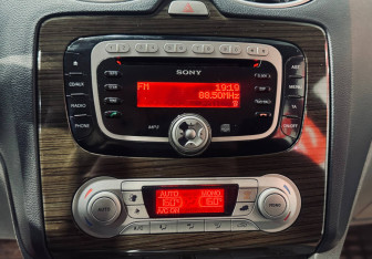 Подержанный автомобиль Ford Focus Sedan 2008 года (11 фото)