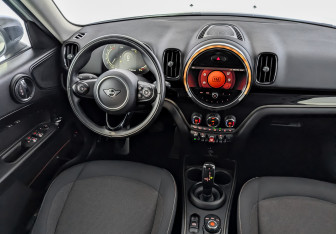 Подержанный автомобиль MINI Countryman 2021 года (30 фото)