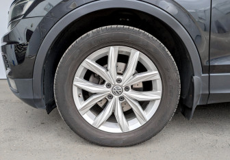 Подержанный автомобиль Volkswagen Tiguan 2018 года (18 фото)